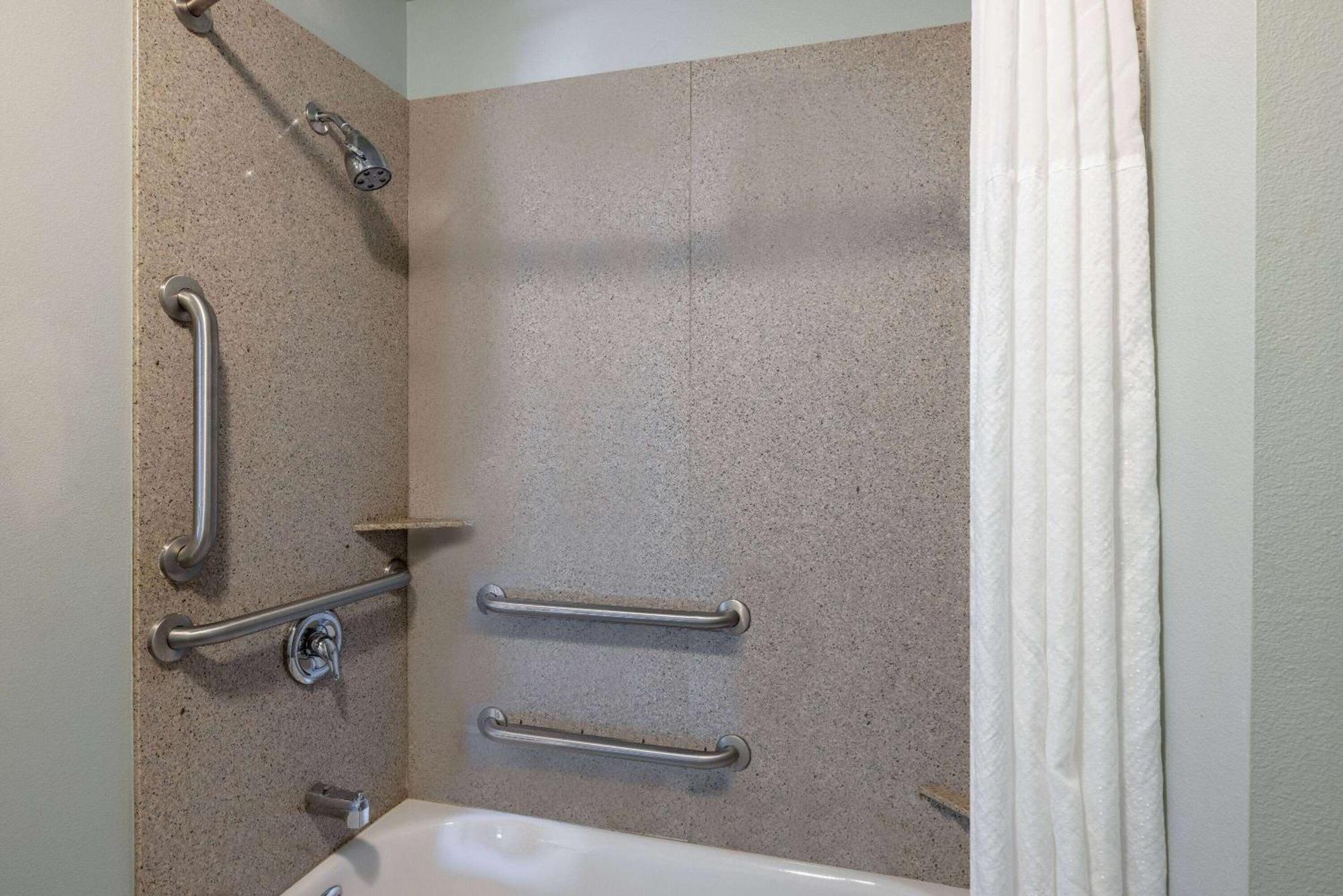 Baymont By Wyndham Rapid Hotel 3*